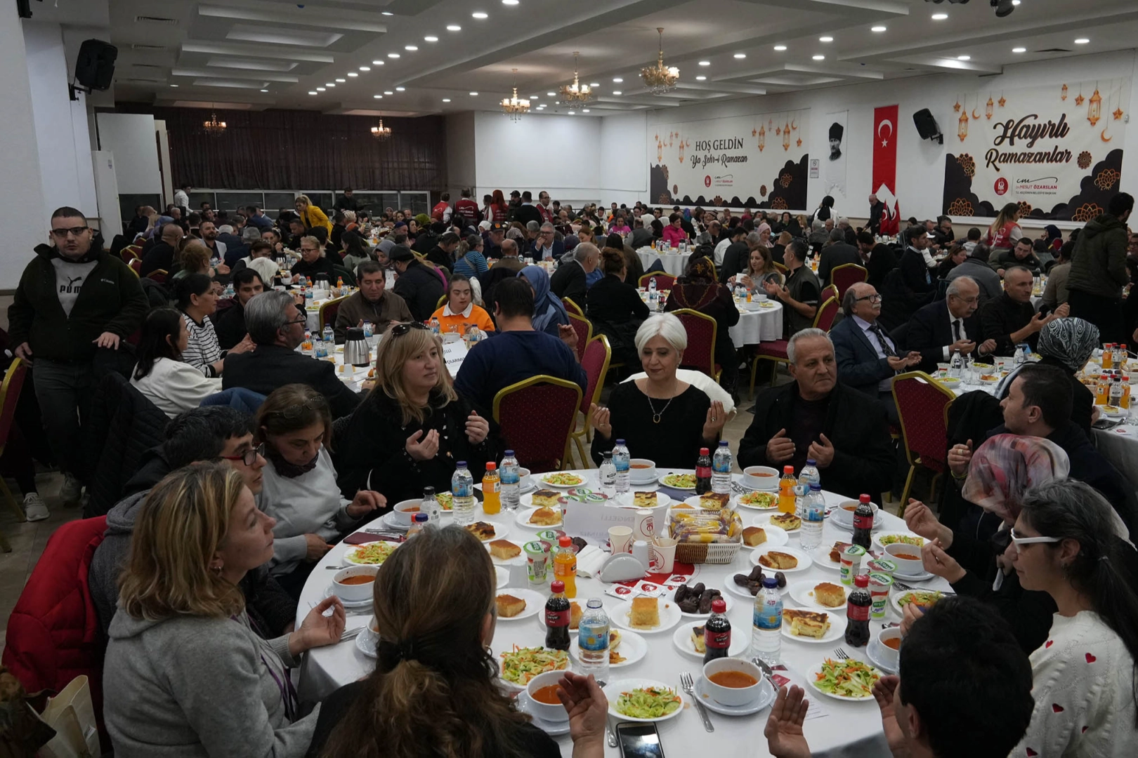 Ankara Keçiören'de Özarslan önce sporcular sonra engellilerle buluştu