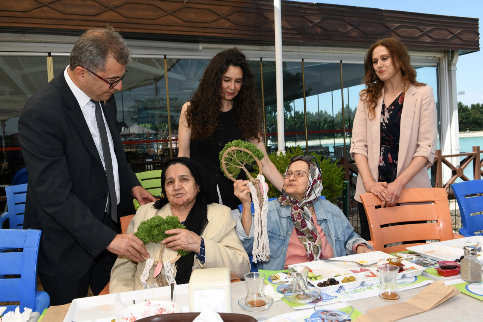 Bursa Osmangazi'de alzheimer hastaları için Anneler Günü kutlaması