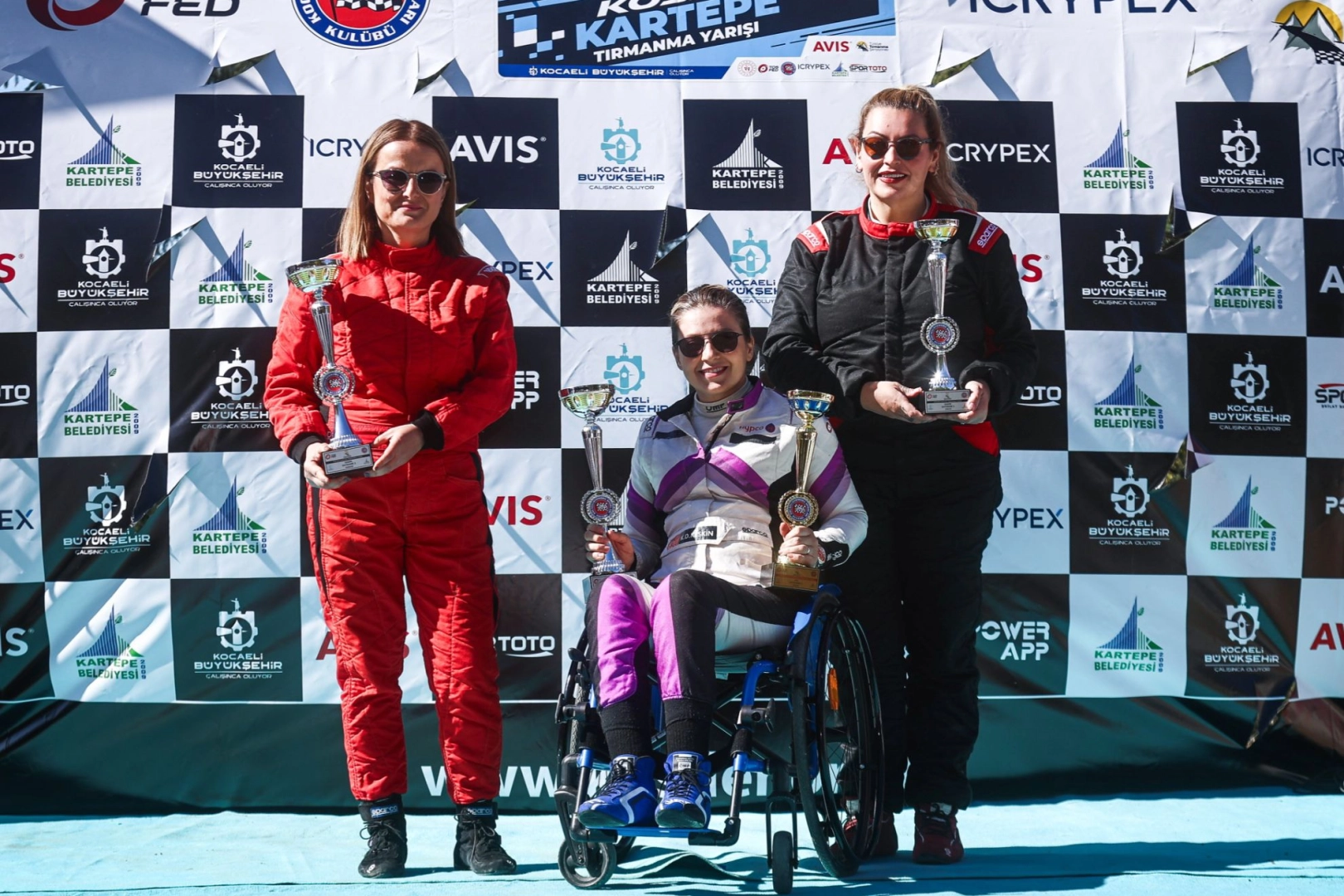 Dünyadaki ilk ve tek engelli pilot Kübra'dan yeni başarılar