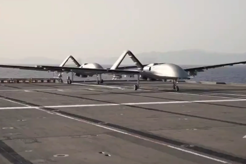 TCG Anadolu’da art arda uçuşlar... Bayraktar'lar deniz ufkuna kanat açıldı!