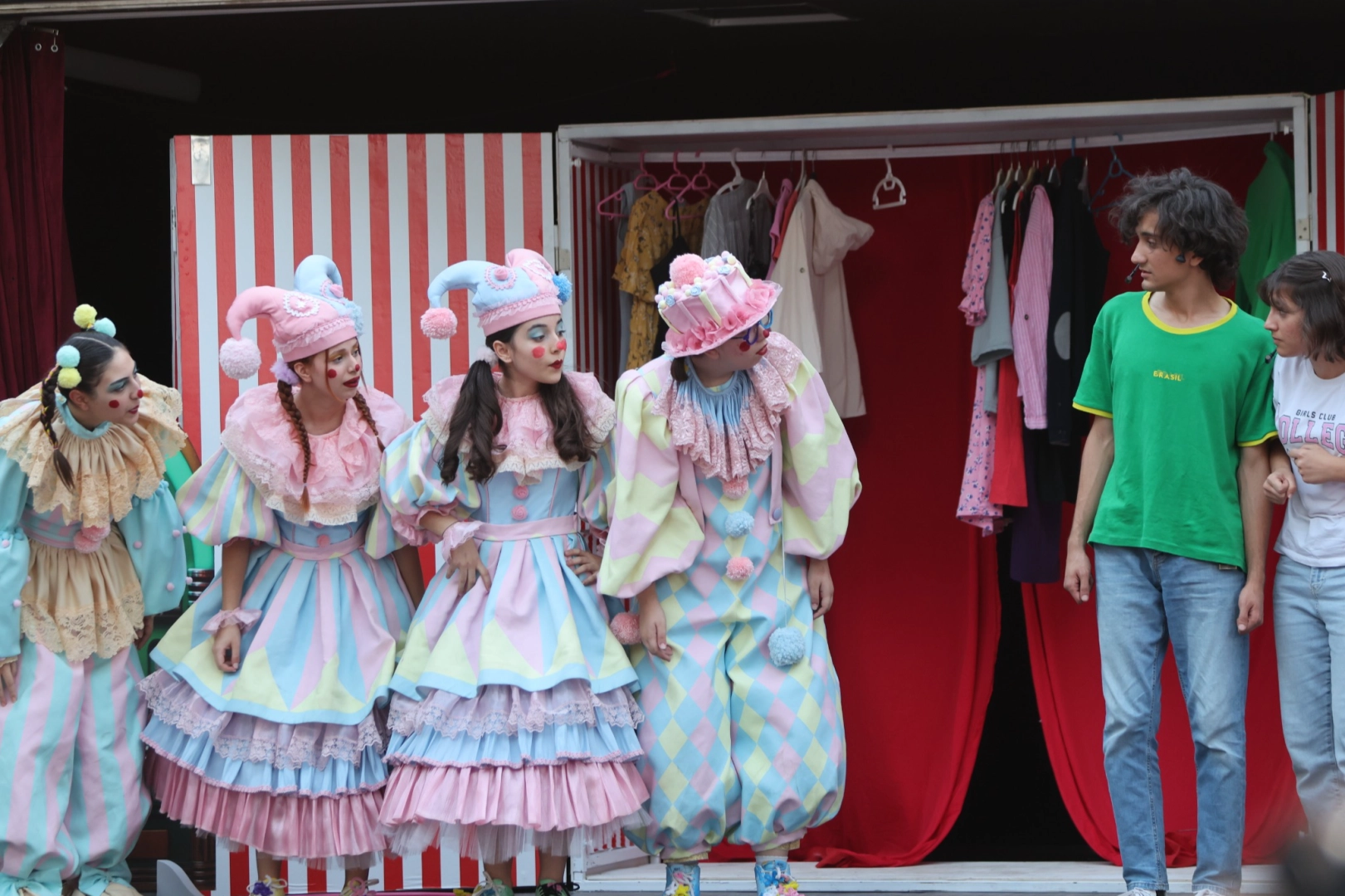 İzmir Karabağlar’da çocuklar sahnede parladı