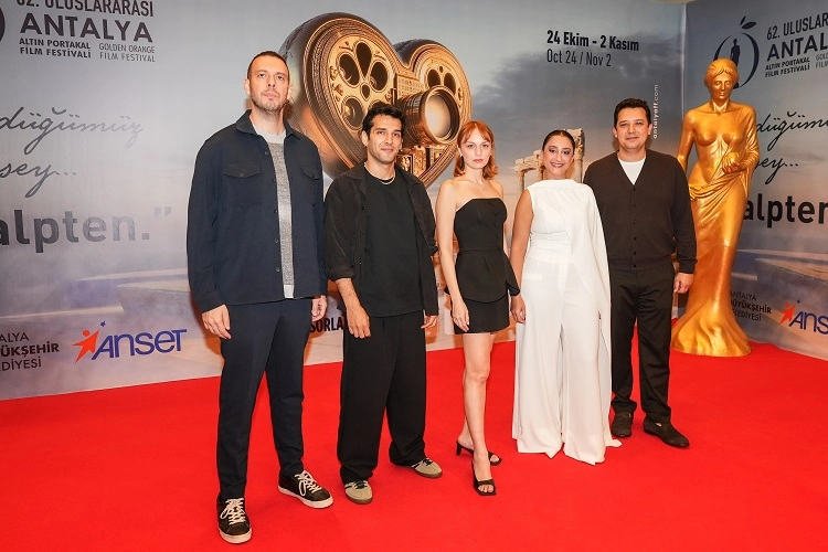 Altın Portakal'da ilk gala: Gelin Takımı 2