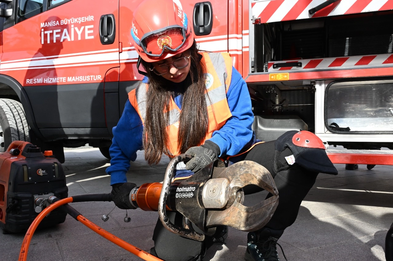 Manisa’da 'Mahalle Afet Gönülleri Projesi' başlatıldı