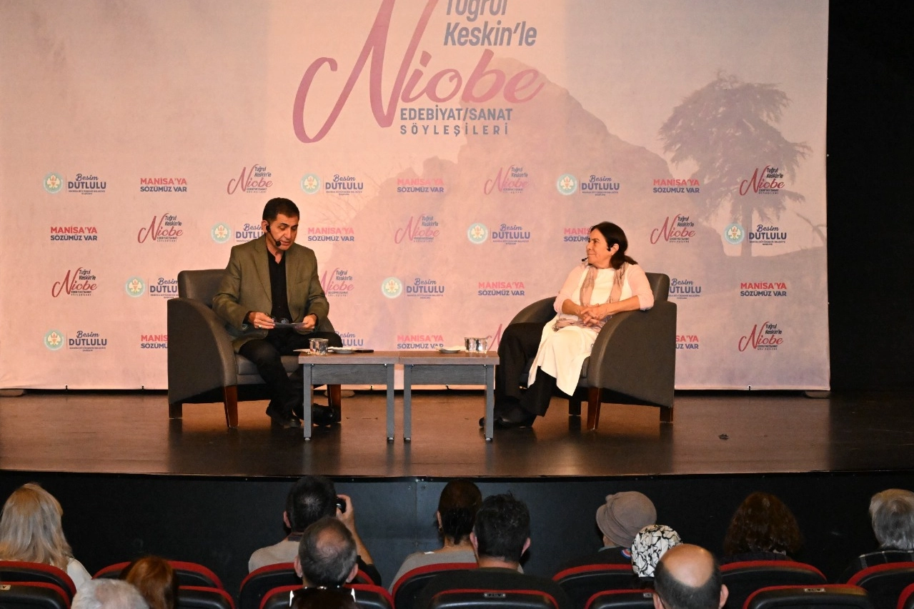 Latife Tekin Manisa’da sanatseverlerle buluştu